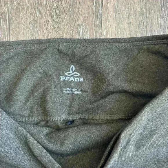 PrAna Transform Capri Pants.  Women’s size large. - Picture 3 of 6